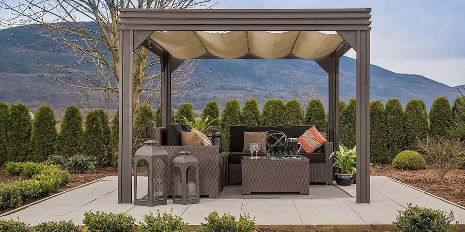 6 Advantages to Adding a Pergola to Your Outdoor Space